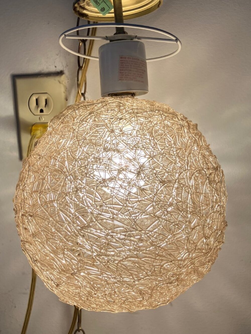 WORKS! Vintage Lucite Spaghetti Spun String 8" Globe Hanging Lamp